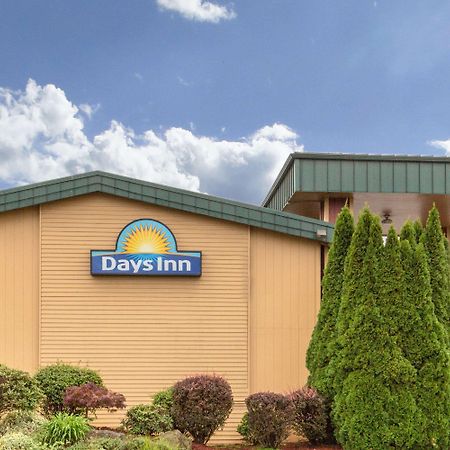 Days Inn By Wyndham Black Bear Salem Kültér fotó