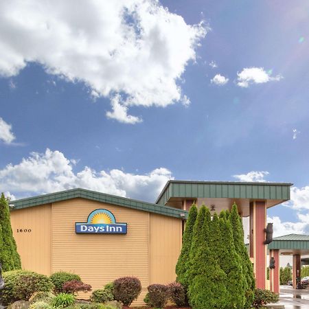 Days Inn By Wyndham Black Bear Salem Kültér fotó