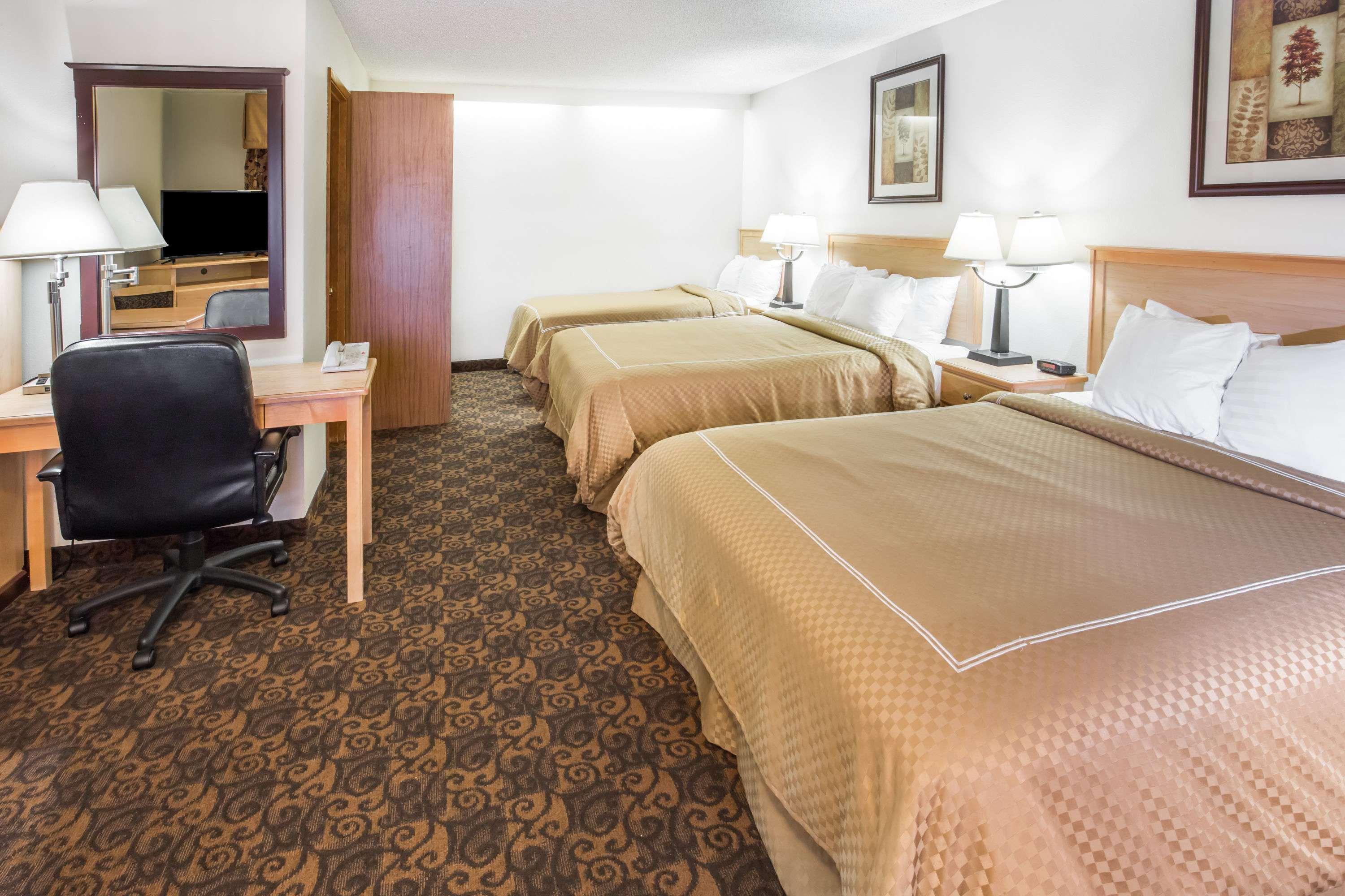 Days Inn By Wyndham Black Bear Salem Kültér fotó