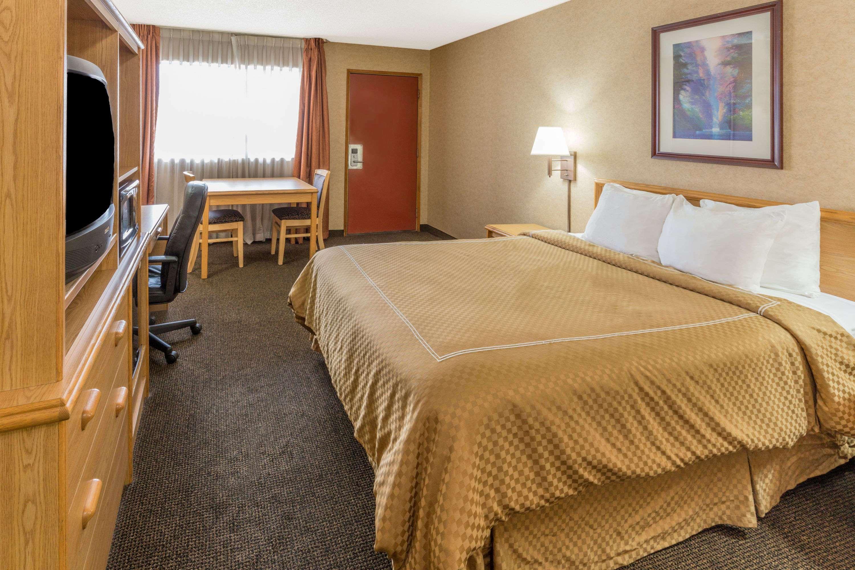 Days Inn By Wyndham Black Bear Salem Kültér fotó