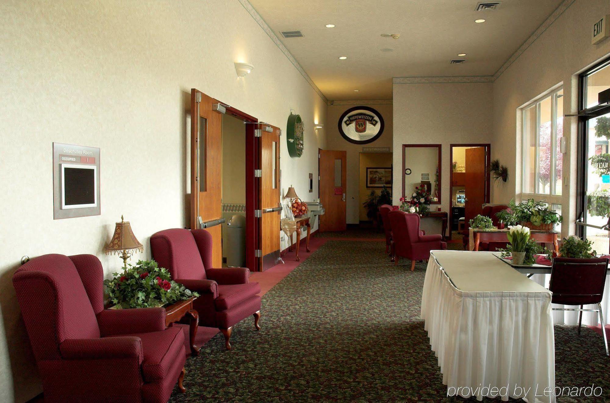 Days Inn By Wyndham Black Bear Salem Beltér fotó