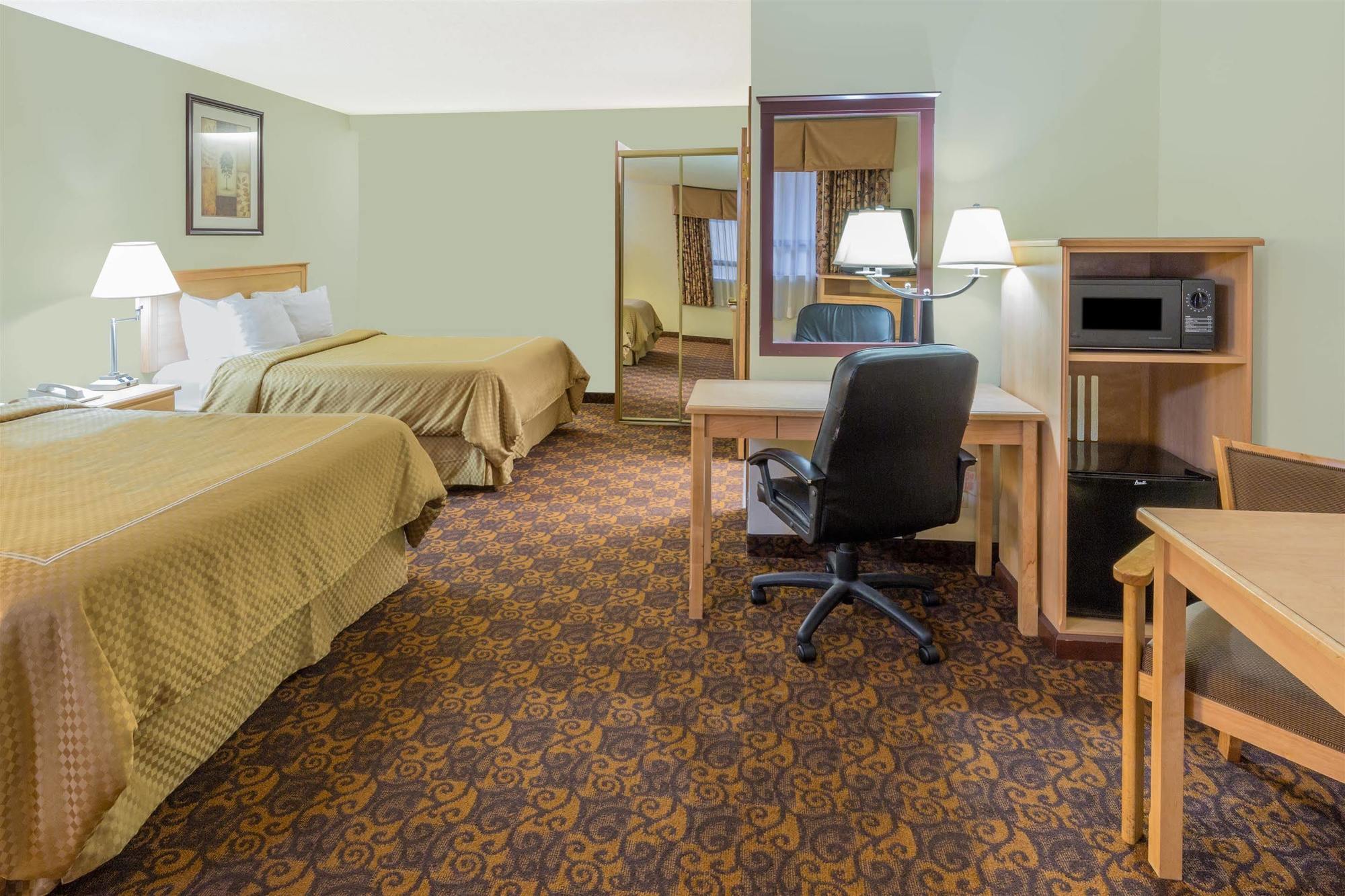 Days Inn By Wyndham Black Bear Salem Kültér fotó